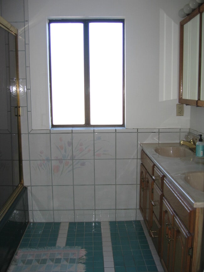 Building Photo - 409 Dellbrook Ave