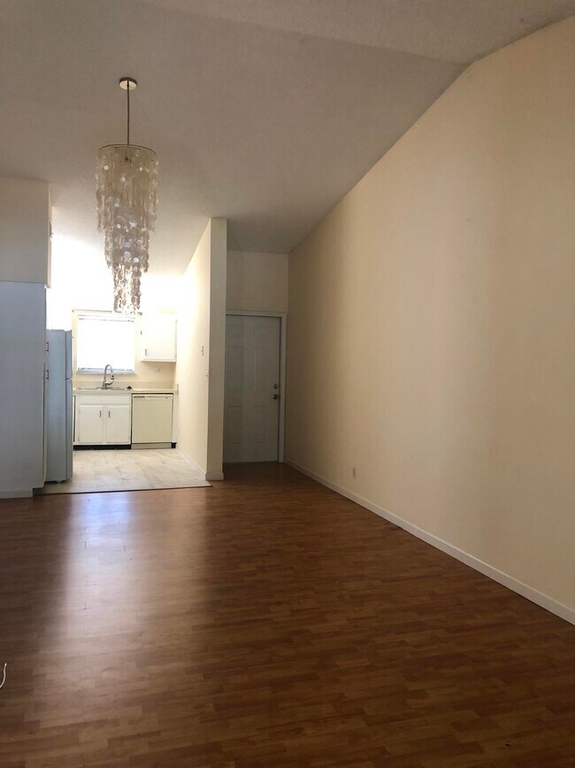 Building Photo - 301 Olivewood Pl