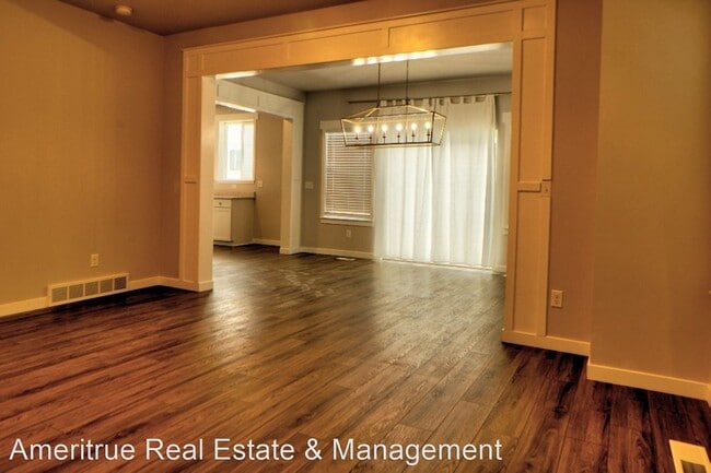 Building Photo - 3 br, 2.5 bath House - 4367 East  Golden O...