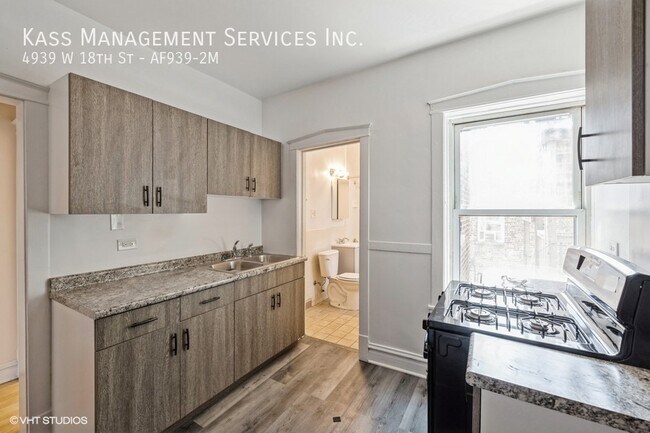 Building Photo - *INCOME RESTRITED*Spacious 1 bed w/ Heat I...