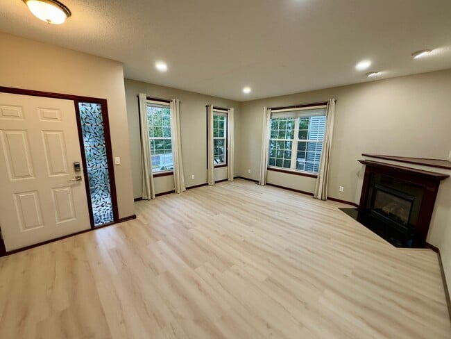 Living room - 10006 Pincherry Ln