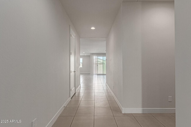 Building Photo - 6918 W Winston Dr