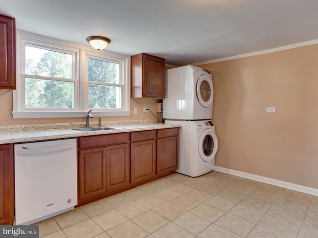Foto del edificio - 24902 OLD THREE NOTCH RD #C C