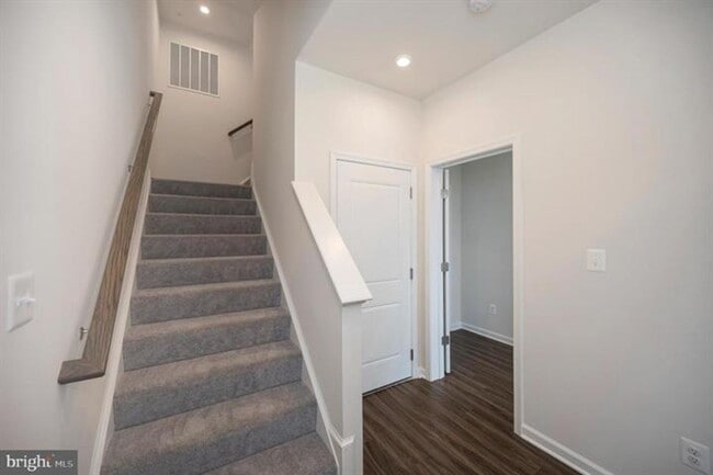 Photo - Great Townhome in Embrey Mill