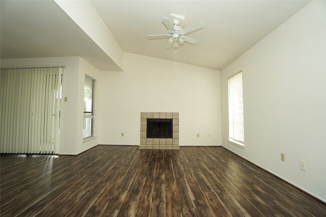 Building Photo - 6602 Harbor Town Dr