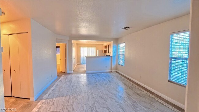 Foto del edificio - 5591 Doubleday St
