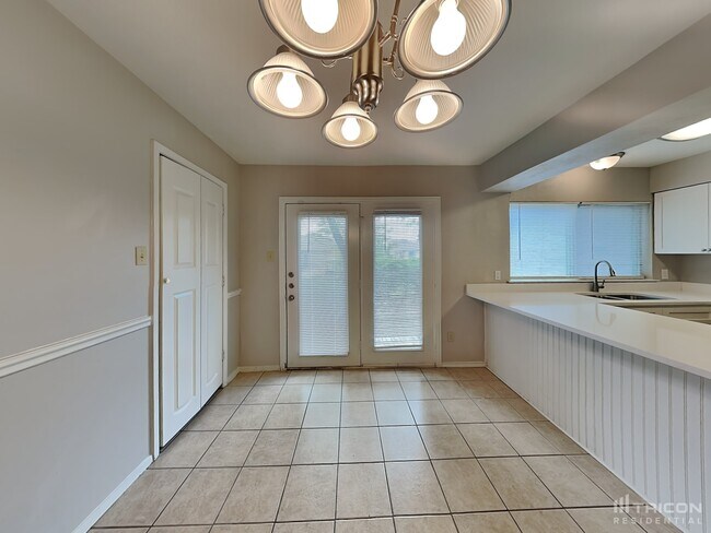 Foto del edificio - 1122 Oakbluff Dr
