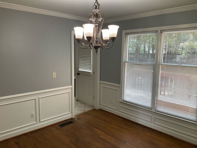 Foto del edificio - 300 Brook Hollow Dr