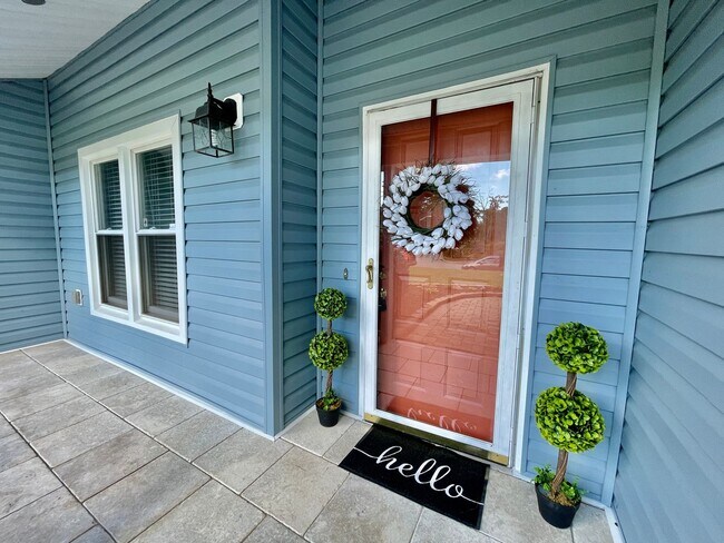 Building Photo - Fabulous 4-Bedroom Home in Great Neck Mead...