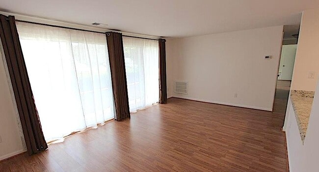 Building Photo - 1645 Arlyn Cir