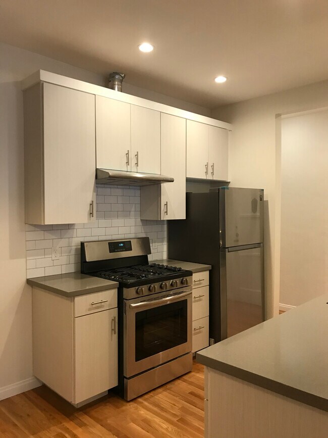 Building Photo - 249 S Spalding Dr