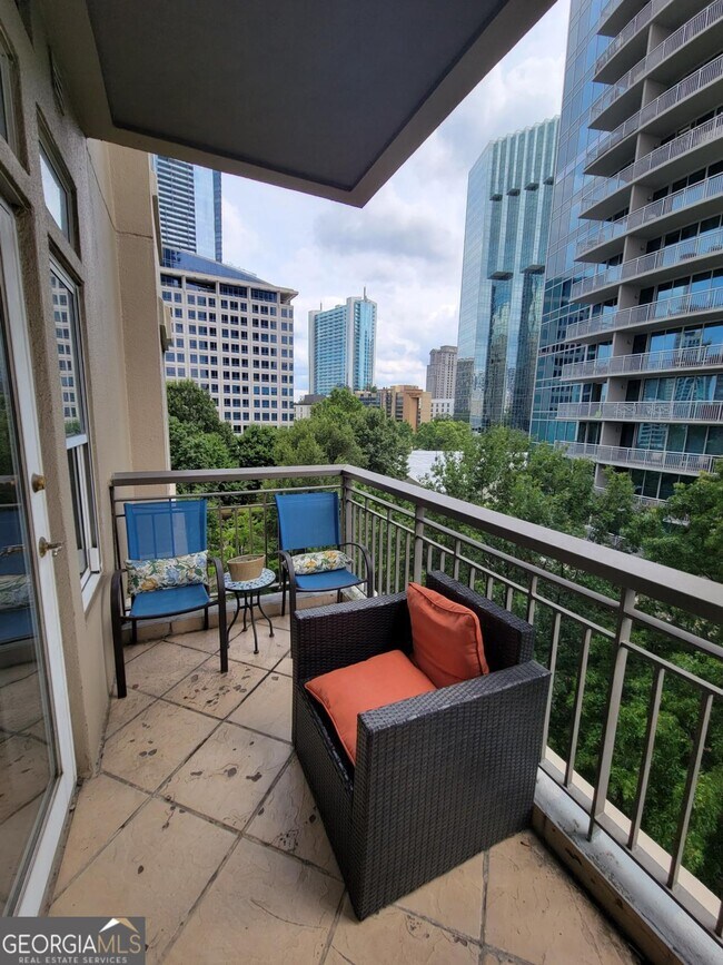 Foto del edificio - 3334 Peachtree Rd NE