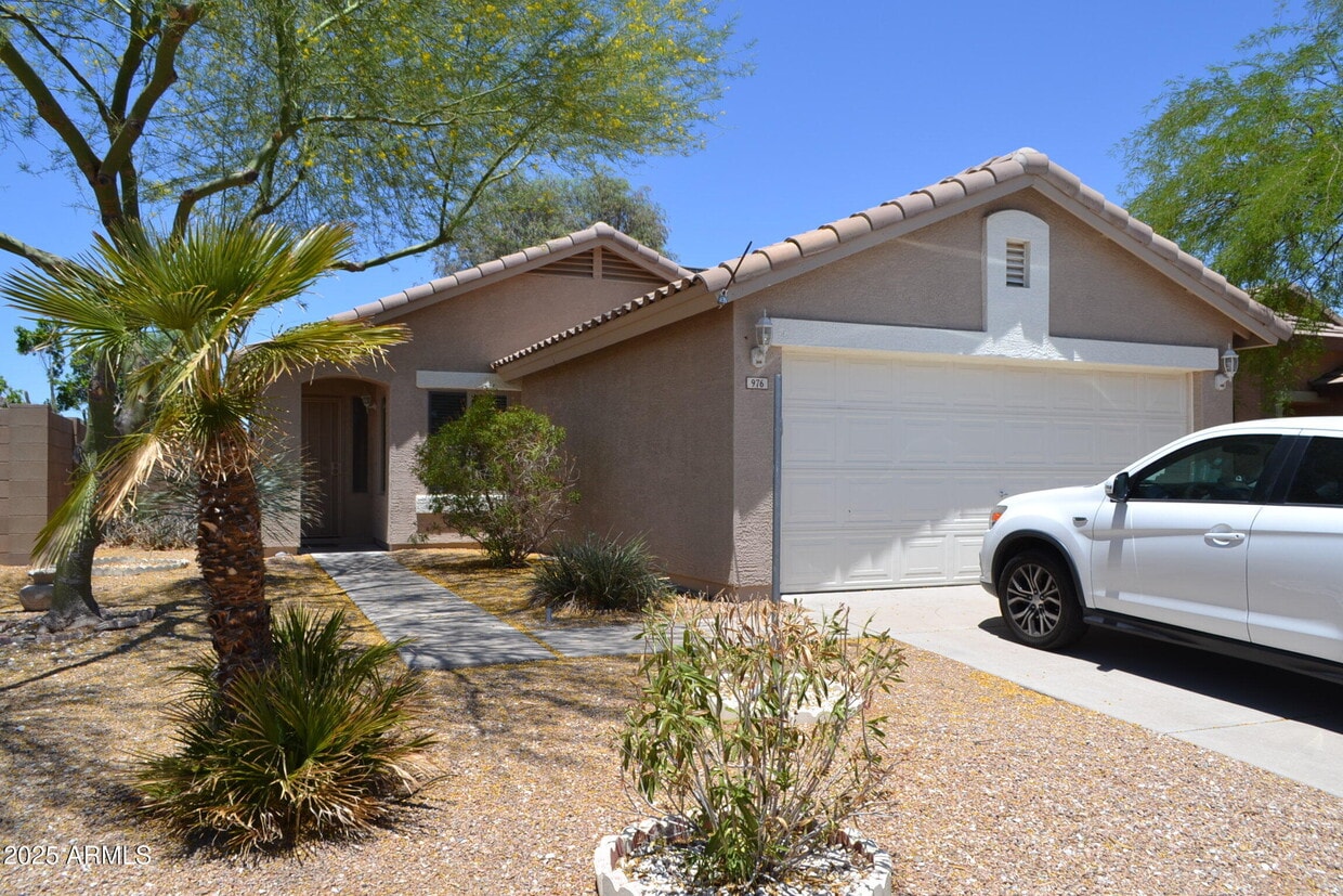 Primary Photo - 976 E Greenlee Ave