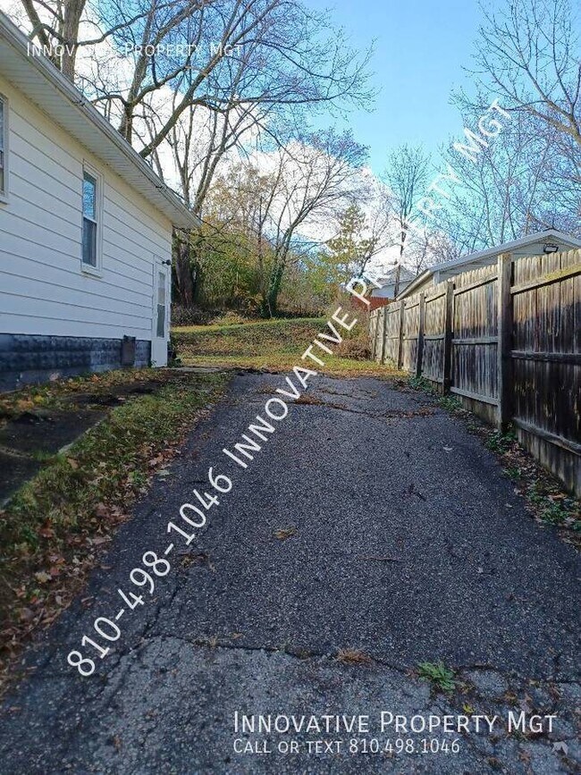 Foto del edificio - Quaint 2 bedroom 1 bath home tucked away o...