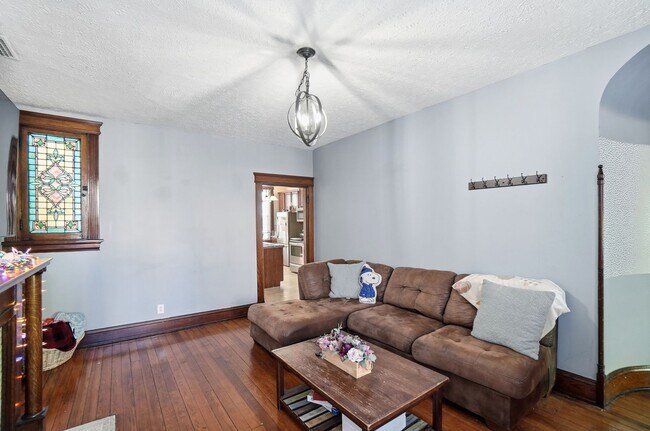 Foto del edificio - Five Bedroom Available for 26-27 School Year!