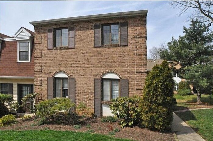 Foto principal - Brick End Unit w/ Private Parking availabl...