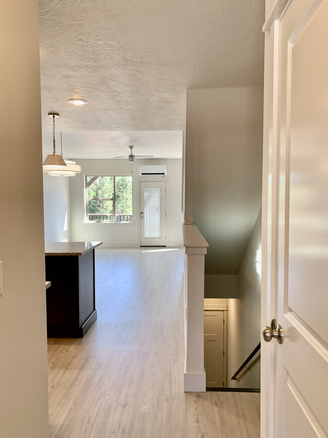 Foto del edificio - 212 Broken Pine Ln