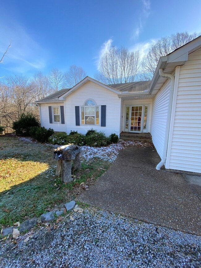 Building Photo - 2 Bed 2 Bath Home in Whites Creek. 20 minu...