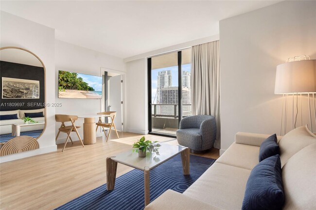 Building Photo - 601 NE 1st Ave