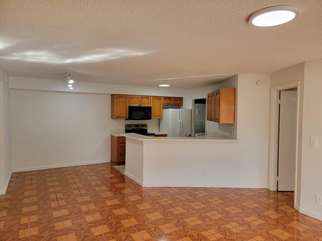 Building Photo - 9999 Summerbreeze Dr