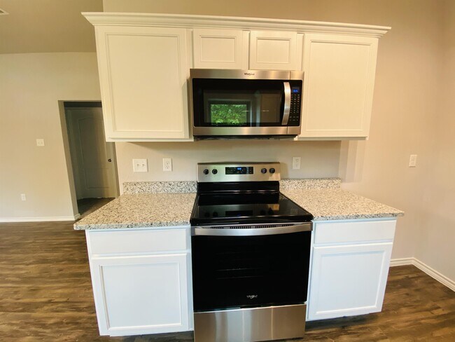 Building Photo - 100 Seay Ln