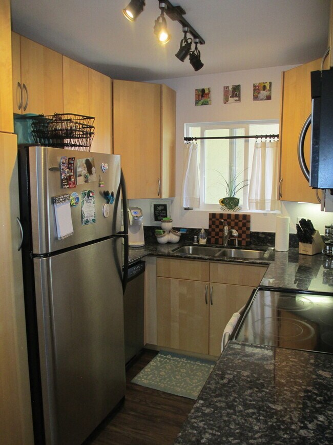 Foto del edificio - Upgraded 1 Bed 1 Bath Condo In North Park-...