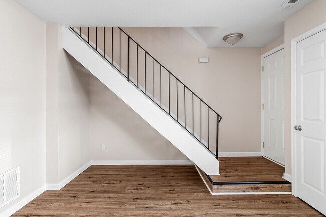 Building Photo - Cute VB Townhouse- Ready NOW!!!
