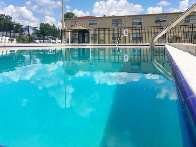 Foto del edificio - 442 W Oak Ridge Rd