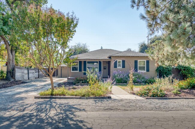 Building Photo - 632 E Ramona Way