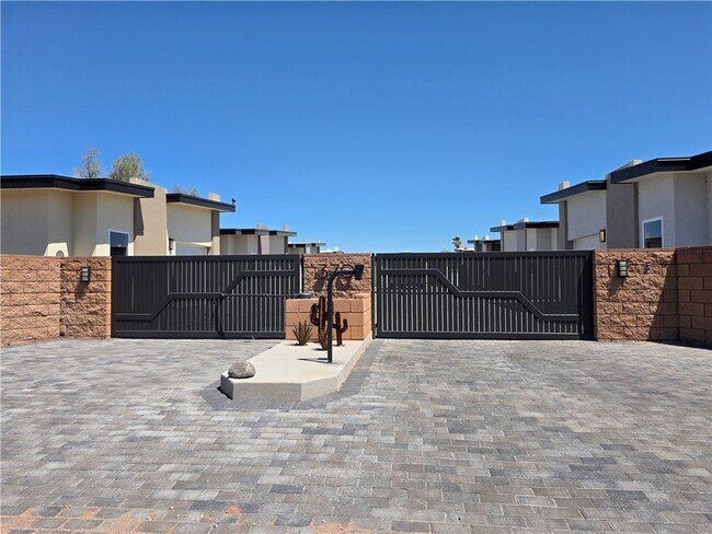 Foto del edificio - 370 Riverfront Dr