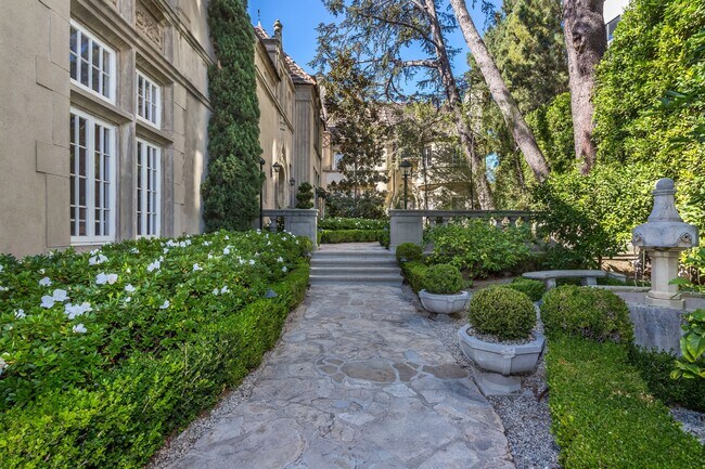 Foto del edificio - 10335 Wilshire Blvd