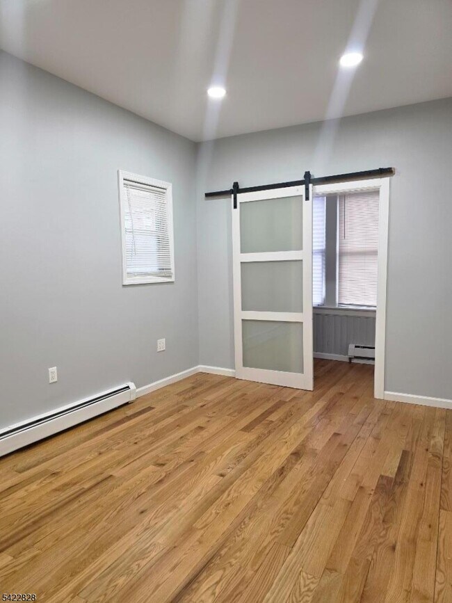 Foto del edificio - 586 N 11th St