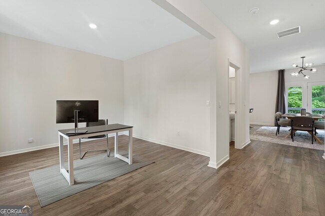 Building Photo - 3645 Beaconfield Ct SE