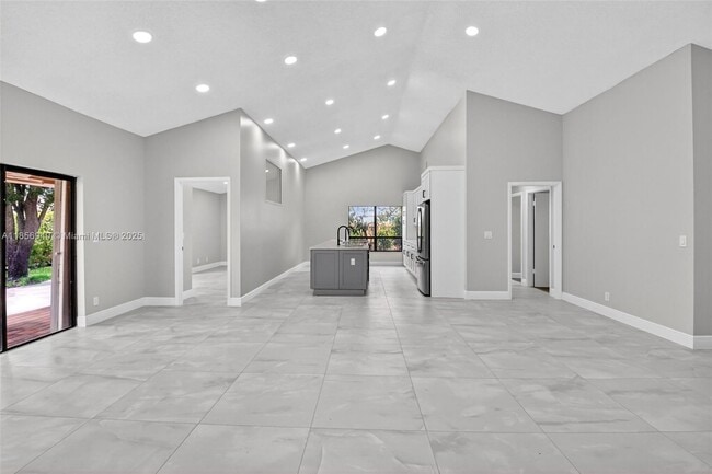 Building Photo - 9581 El Clair Ranch Rd