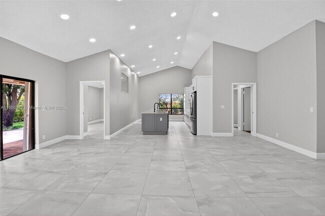 Foto del edificio - 9581 El Clair Ranch Rd