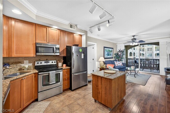 Foto del edificio - 2825 Palm Beach Blvd