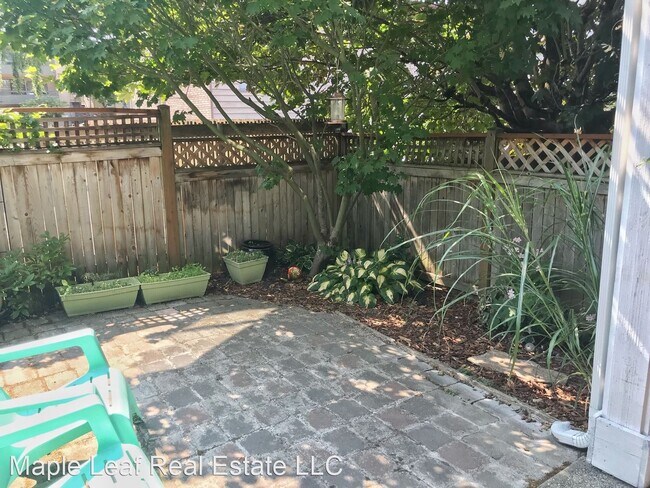 Foto del edificio - 3 br, 2 bath House - 6551 B 5th Ave NE