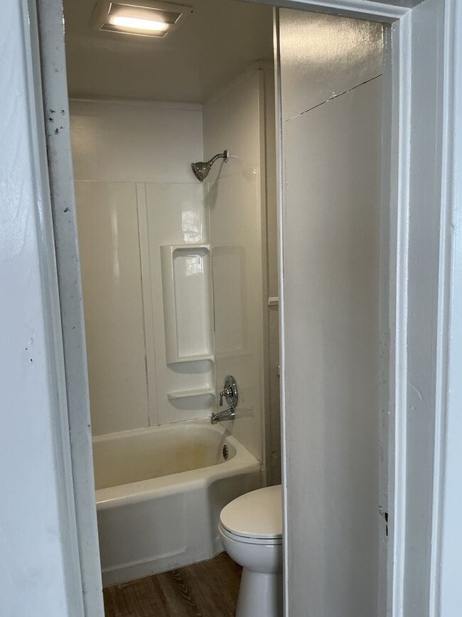 Building Photo - Adorable 3 bedroom 1 bath home