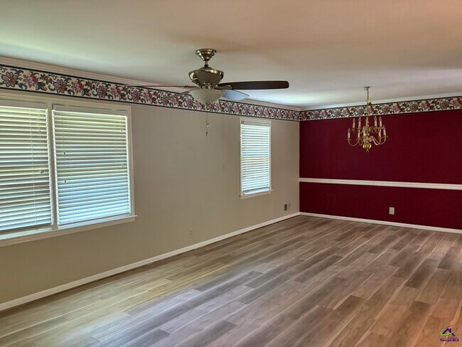 Foto del edificio - 1442 Maplewood Dr