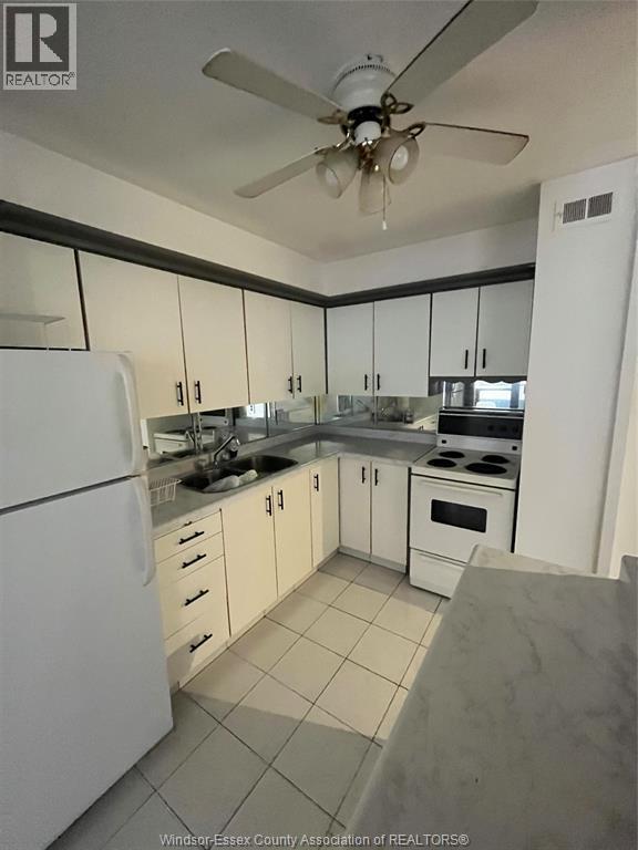 Photo du bâtiment - 111 Riverside Dr E