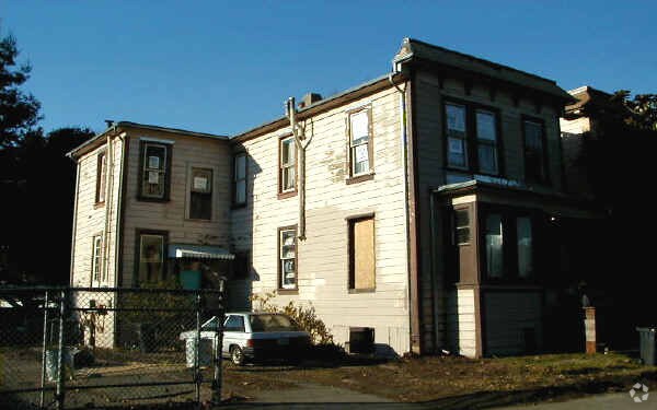 Building Photo - 577 B St