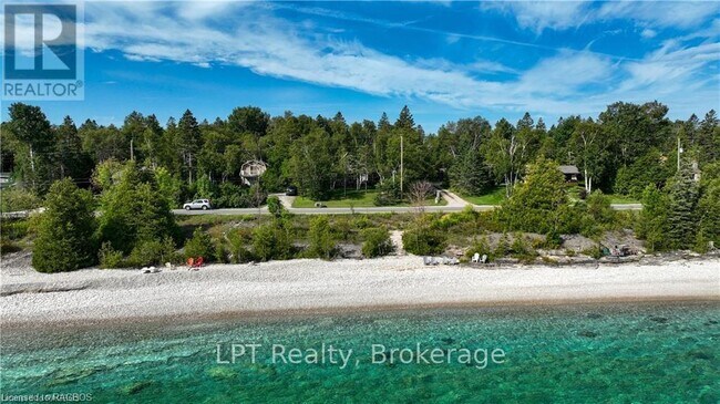 Photo du bâtiment - 303 Isthmus Bay Rd