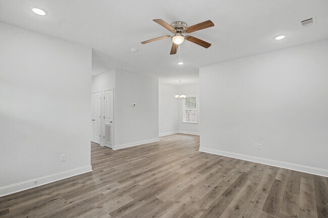 Foto del edificio - 205 Bagley Ave