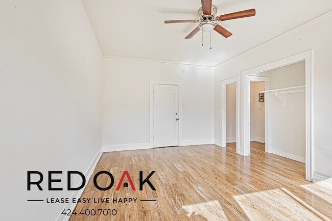 Building Photo - ~LOW DEPOSIT~ Beautiful Studio with Hardwo...