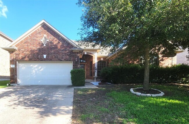 Building Photo - 906 Annadale Dr