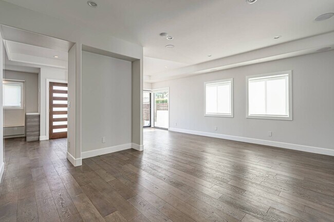 Building Photo - 1501 Walgrove Ave