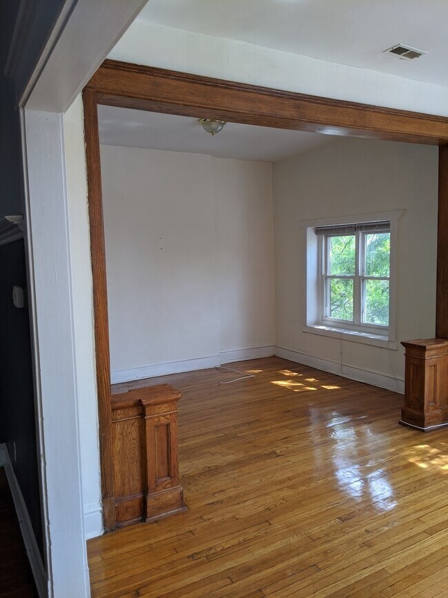 Building Photo - 2144 W Van Buren St