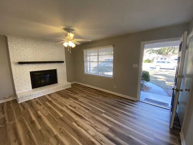 Foto del edificio - 23 Port Royal Dr