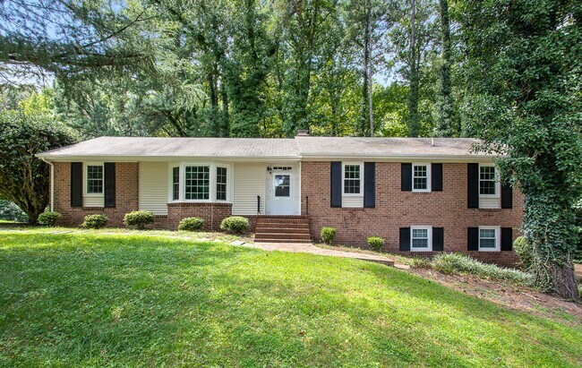 Building Photo - Beautiful 4 Bed/2 Bath Single Family Home ...