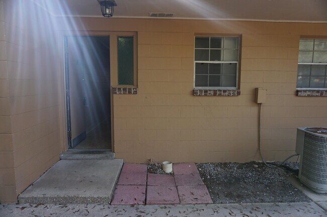 Building Photo - 76 4th Ave